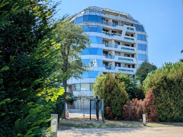 Дава се под наем Двустаен апартамент в Бургас, Център - 60 кв.м за 612 € - Снимка #1