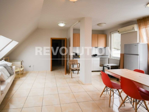 Дава се под наем Тристаен апартамент в София, Младост 4 - 120 кв.м за 739.5 € - Снимка #1