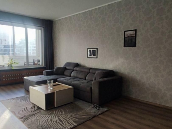 Дава се под наем Тристаен апартамент в София, Гоце Делчев - 100 кв.м за 880 € - Снимка #1