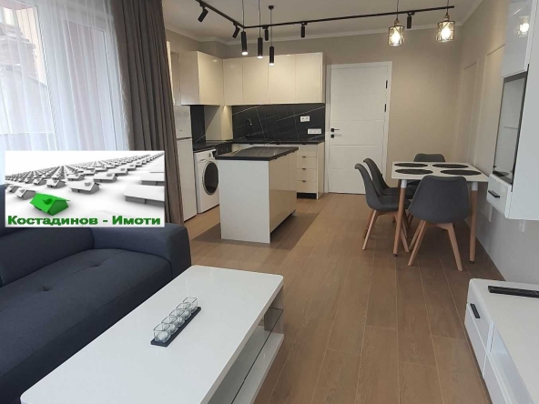 Дава се под наем Двустаен апартамент в Пловдив, Център - 67 кв.м за 663 € - Снимка #1