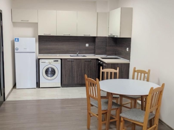 Дава се под наем Двустаен апартамент в Пловдив, Тракия - 68 кв.м за 375 € - Снимка #1
