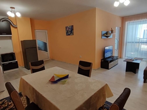 Дава се под наем Двустаен апартамент в Пловдив, Младежки Хълм - 65 кв.м за 400 € - Снимка #1