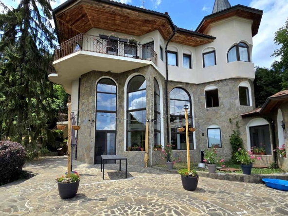 Къща в Кюстендил, в.з. Юг - 636 кв.м за 1290 €/кв.м - Снимка #1