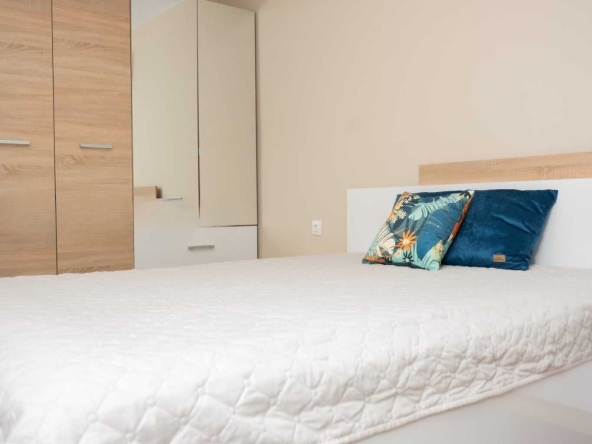 Дава се под наем Тристаен апартамент в София, Витоша - 80 кв.м за 688.5 € - Снимка #1