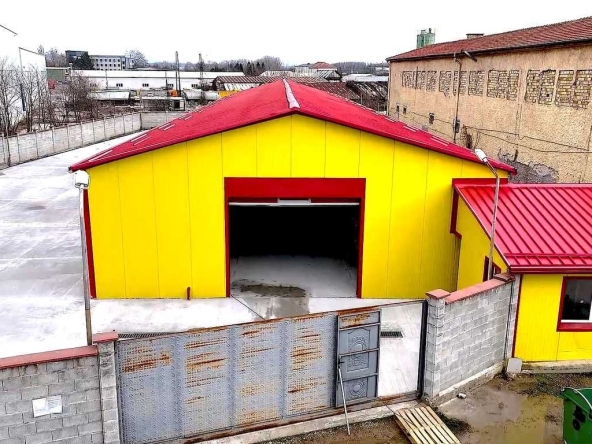 Дава се под наем Склад в Търговище, Промишлена зона - 2400 кв.м за 5486.07 € - Снимка #1