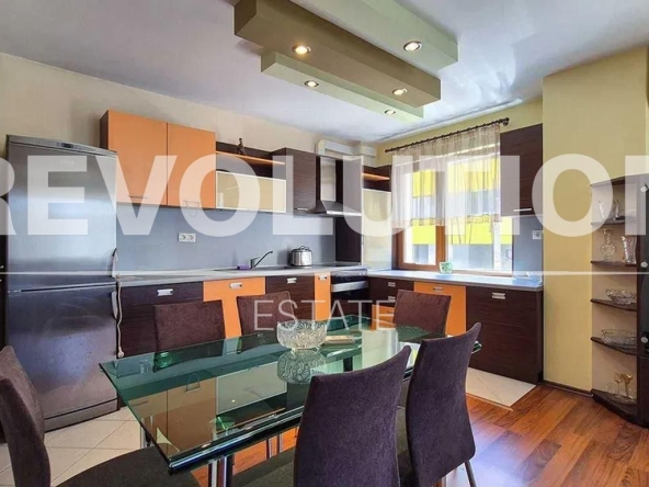 Дава се под наем Двустаен апартамент в Варна, Лятно кино Тракия - 65 кв.м за 475 € - Снимка #1