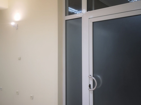 Дава се под наем Офис в Хасково, Център - 72 кв.м за 357 € - Снимка #1