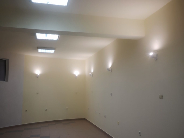 Дава се под наем Офис в Хасково, Център - 72 кв.м за 331.5 € - Снимка #1