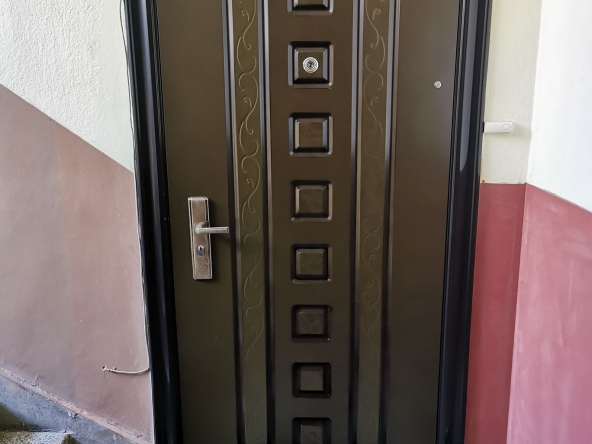 Дава се под наем Тристаен апартамент в Варна, Младост 1 - 86 кв.м за 408 € - Снимка #1