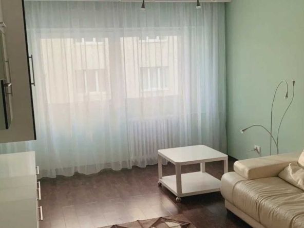 Дава се под наем Тристаен апартамент в Пловдив, Център - 78 кв.м за 219.3 € - Снимка #1