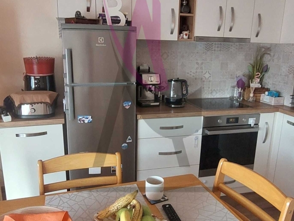 Дава се под наем Двустаен апартамент в Варна, Цветен квартал - 60 кв.м за 460 € - Снимка #1