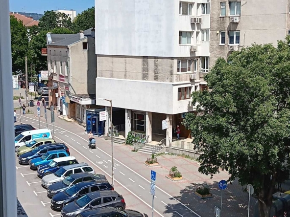 Четиристаен апартамент в Добрич, Център - 100 кв.м за 2550 €/кв.м - Снимка #1