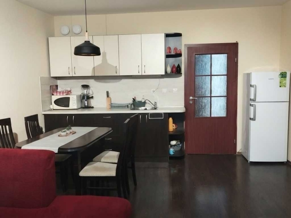 Тристаен апартамент в Плевен, Идеален център - 95 кв.м за 913 €/кв.м - Снимка #1