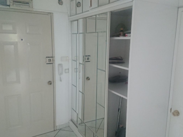 Дава се под наем Тристаен апартамент в София, Гоце Делчев - 150 кв.м за 841.5 € - Снимка #1