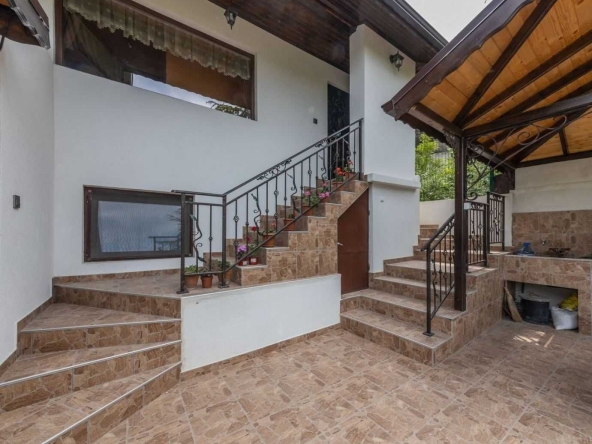 Къща в Варна, м-т Траката - 180 кв.м за 1328 €/кв.м - Снимка #1