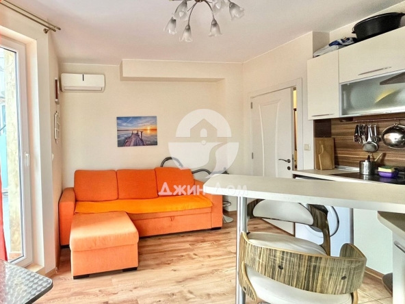 Тристаен апартамент в Поморие - 90 кв.м за 692 €/кв.м - Снимка #1