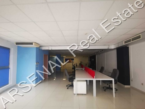 Дава се под наем Офис в София, Младост 1 - 355 кв.м за 2200 € - Снимка #1