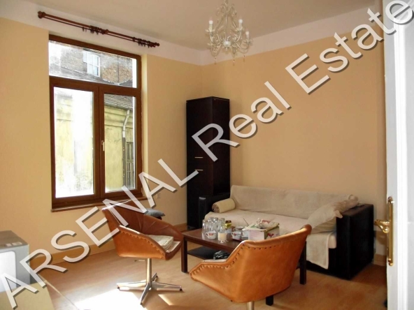 Дава се под наем Тристаен апартамент в София, Център - 112 кв.м за 600 € - Снимка #1