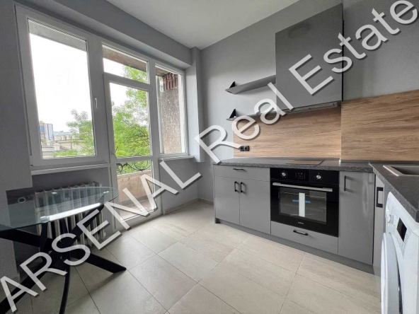 Дава се под наем Четиристаен апартамент в София, Център - 115 кв.м за 850 € - Снимка #1