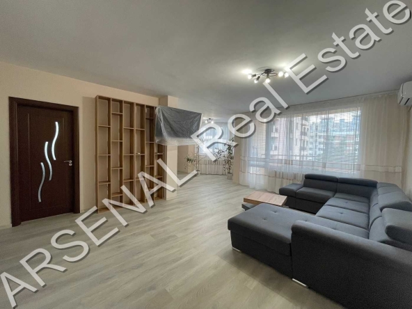 Дава се под наем Многостаен апартамент в София, Гоце Делчев - 180 кв.м за 1500 € - Снимка #1