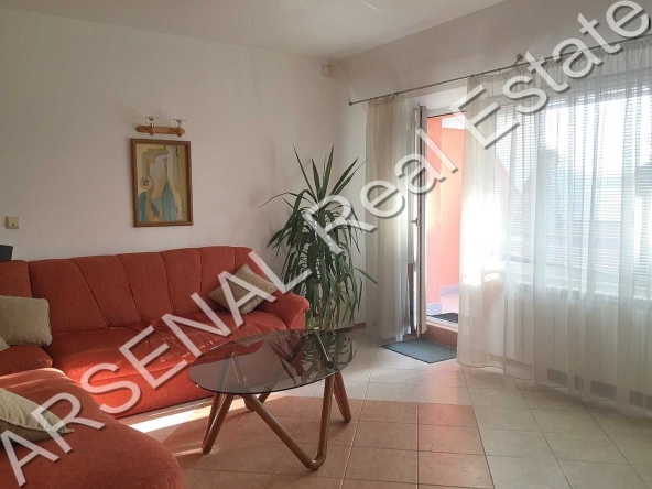 Дава се под наем Четиристаен апартамент в София, Лозенец - 160 кв.м за 1000 € - Снимка #1