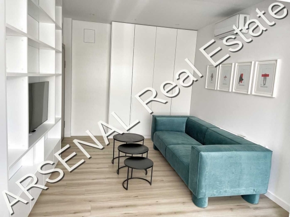 Дава се под наем Тристаен апартамент в София, Център - 108 кв.м за 1100 € - Снимка #1