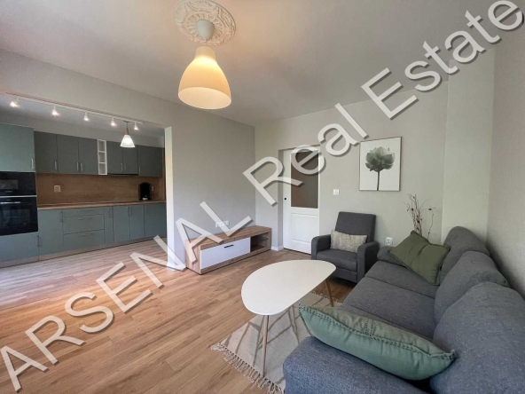 Дава се под наем Тристаен апартамент в София, Красно село - 114 кв.м за 750 € - Снимка #1