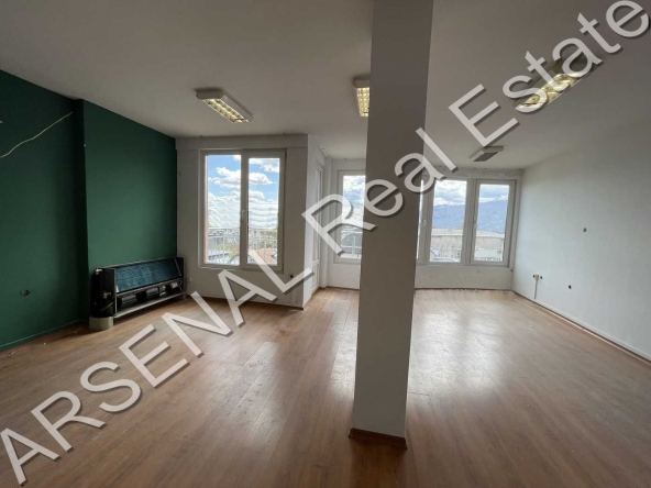 Дава се под наем Офис в София, Център - 115 кв.м за 975 € - Снимка #1