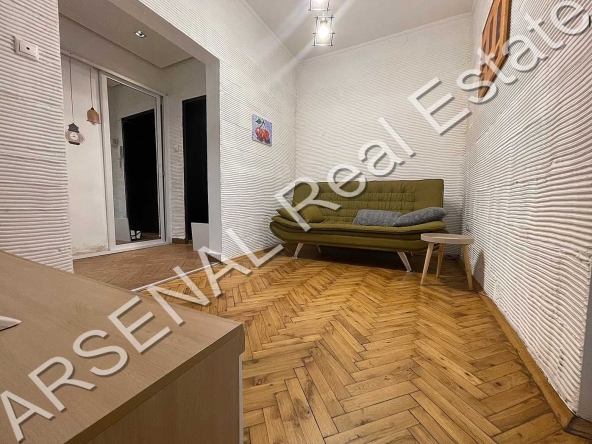 Дава се под наем Тристаен апартамент в София, Център - 80 кв.м за 550 € - Снимка #1