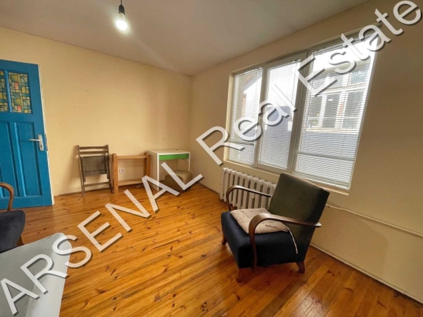 Дава се под наем Етаж от къща в София, Център - 126 кв.м за 500 € - Снимка #1