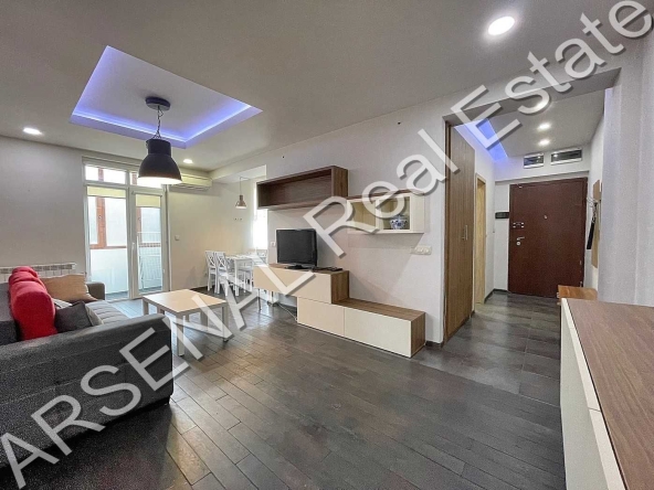 Дава се под наем Тристаен апартамент в София, Център - 95 кв.м за 780 € - Снимка #1