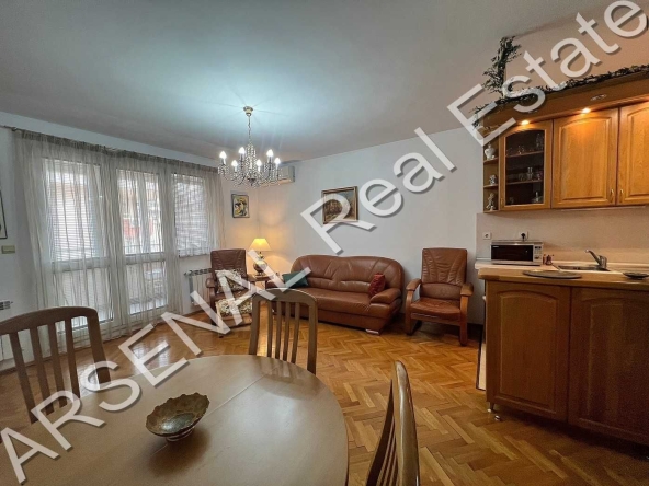 Дава се под наем Двустаен апартамент в София, Лозенец - 80 кв.м за 598.23 € - Снимка #1
