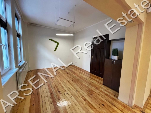 Дава се под наем Тристаен апартамент в София, Център - 120 кв.м за 1795.2 € - Снимка #1