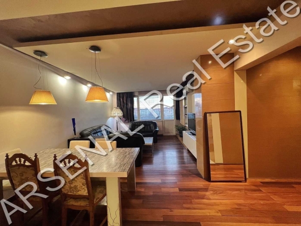 Дава се под наем Тристаен апартамент в София, Център - 120 кв.м за 797.64 € - Снимка #1