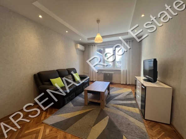 Дава се под наем Двустаен апартамент в София, Център - 80 кв.м за 727.77 € - Снимка #1