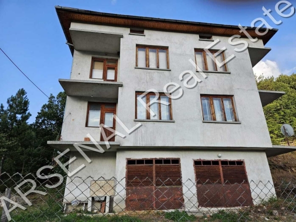 Къща в с. Михалково, Област Смолян - 300 кв.м за 340 €/кв.м - Снимка #1