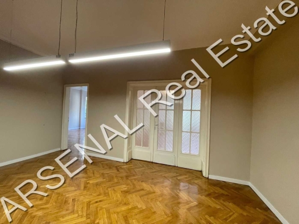 Дава се под наем Офис в София, Център - 110 кв.м за 800 € - Снимка #1