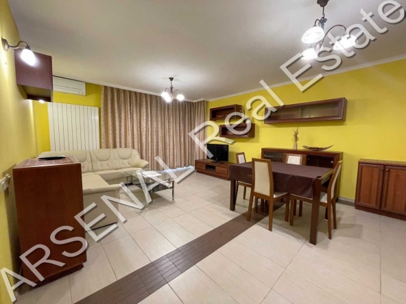 Дава се под наем Тристаен апартамент в София, Витоша - 130 кв.м за 847.62 € - Снимка #1