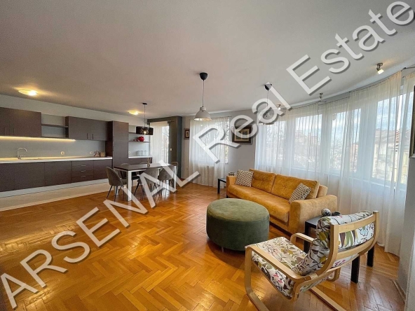 Дава се под наем Тристаен апартамент в София, Център - 135 кв.м за 1196.97 € - Снимка #1