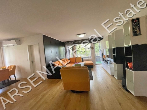 Дава се под наем Тристаен апартамент в София, Изгрев - 126 кв.м за 1097.01 € - Снимка #1