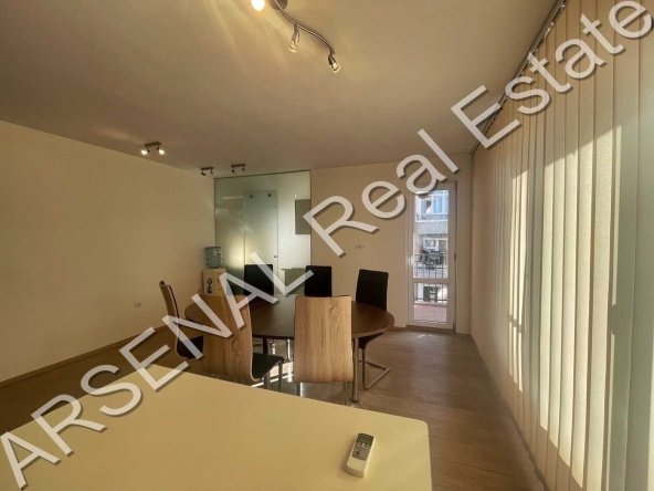 Дава се под наем Тристаен апартамент в София, Център - 106 кв.м за 698.19 € - Снимка #1
