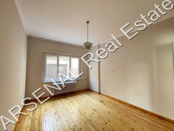 Дава се под наем Офис в София, Център - 106 кв.м за 650 € - Снимка #1