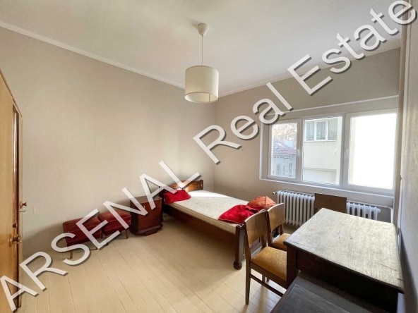 Дава се под наем Тристаен апартамент в София, Център - 106 кв.м за 650 € - Снимка #1