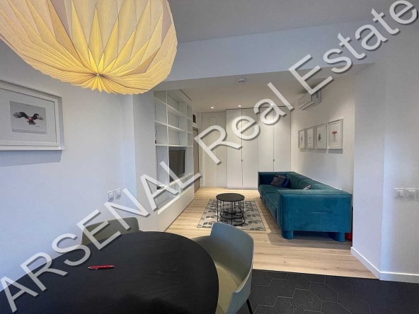 Дава се под наем Тристаен апартамент в София, Център - 108 кв.м за 1191.87 € - Снимка #1