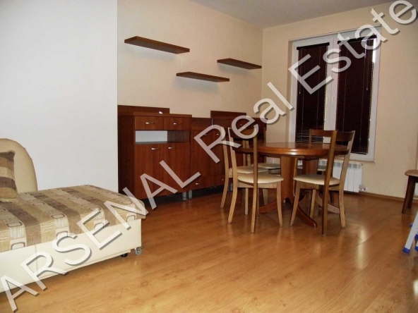 Дава се под наем Тристаен апартамент в София, Бъкстон - 130 кв.м за 867.51 € - Снимка #1