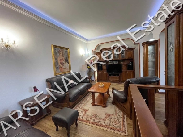 Дава се под наем Многостаен апартамент в София, Център - 220 кв.м за 2000 € - Снимка #1