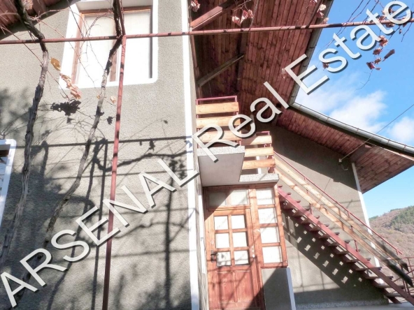 Къща в с. Горановци, Област Кюстендил - 160 кв.м за 438 €/кв.м - Снимка #1