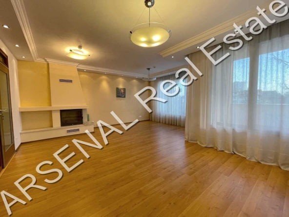 Дава се под наем Четиристаен апартамент в София, Изток - 149 кв.м за 1300 € - Снимка #1