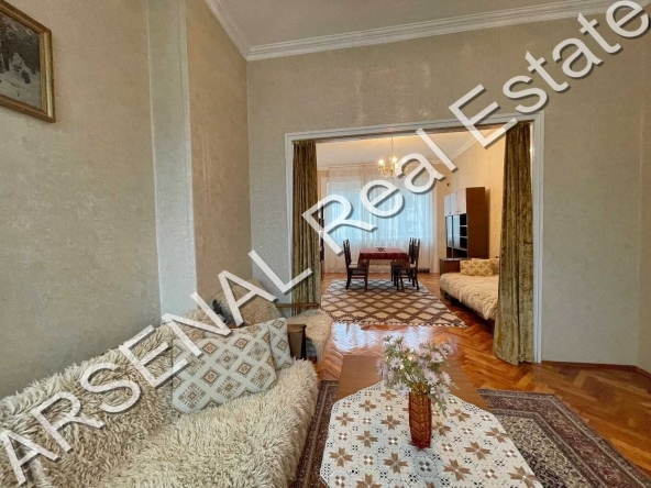 Дава се под наем Тристаен апартамент в София, Център - 100 кв.м за 480 € - Снимка #1