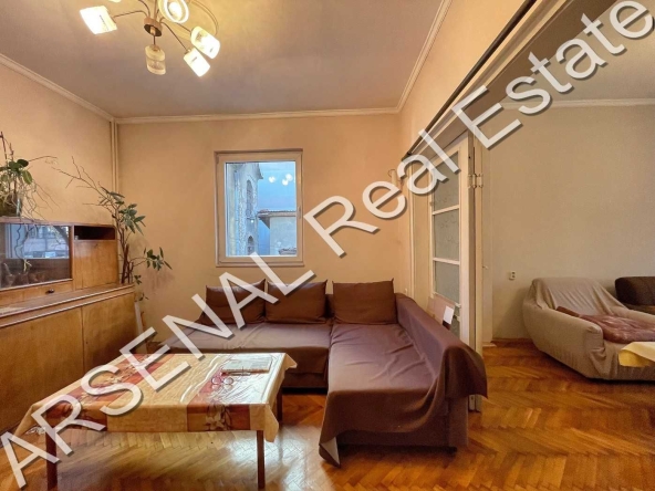 Дава се под наем Тристаен апартамент в София, Център - 95 кв.м за 450 € - Снимка #1